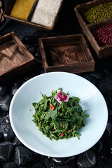 Delicious cold dish: Stir-fried bell peppers with mulberry leaves