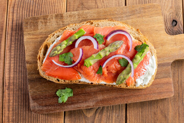 Smoked Salmon Toast with asparagus 