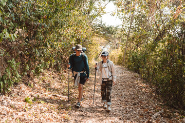 Obraz premium Hiking Couple Activity climbing on mountain backpack travel and adventure, Travel lifestyle in nature.