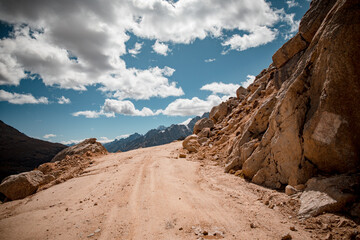 Fototapeta premium The natural beauty of National Highway 317 in Ganzi, Sichuan, China, and the scenery of Queer Mountain