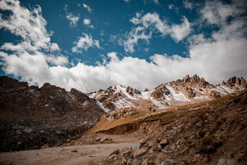 The natural beauty of National Highway 317 in Ganzi, Sichuan, China, and the scenery of Queer Mountain