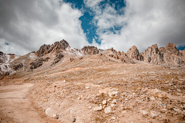 The natural beauty of National Highway 317 in Ganzi, Sichuan, China, and the scenery of Queer Mountain