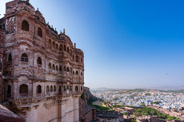 Fototapeta premium India. State of Rajasthan. Jodhpur. The balconies of Mehrangarh Fort (a historic medieval stronghold of the Rathore Rajput royal rulers) overlooking the Blue City