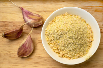The natural spice is dried ground garlic and garlic cloves. Seasoning for cooking dishes and marinades. Fragrant spice
