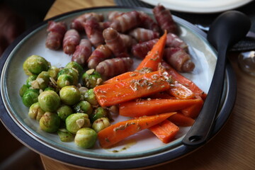 pigs in blanket with vegetables
