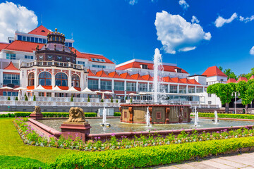 Obraz premium Beautiful scenery of Sopot city by the pier in summer, Poland
