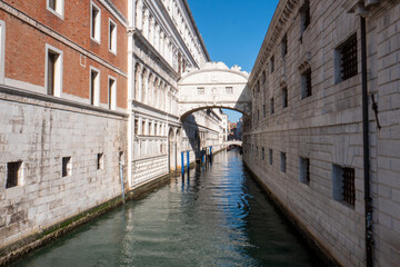 Fototapeta premium The Ponte dei Sospiri, Bridge of Sighs, an iconic Venetian landmark