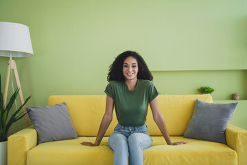 Obraz premium Photo of pretty young woman sitting couch good mood green interior living room apartment indoors