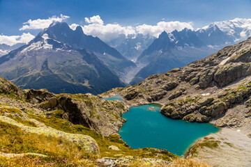 Obraz premium Lac Blanc mountain lake in Chamonix Alps in France. Famous tourist destination and natural attraction beautiful landscape of a turquoise lake in the Alps. Lac Blanc scenic view without tourists