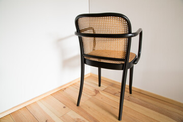 Italienischer Bugholz Armlehnstuhl, vintage aus den 50er Jahren, Rattangeflecht an Rückenlehne und...