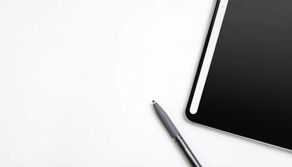 태블릿과 스타일러스 펜이 놓인 이미지