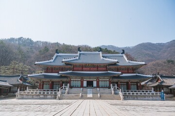 Naklejka premium Ancient Korean Architectural Scenery