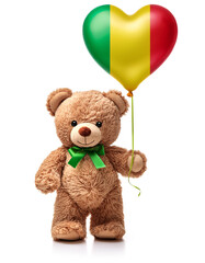 マリの国旗のハート型風船を持ったかわいいクマのぬいぐるみ。白背景。(Cute teddy bear holding a heart-shaped balloon with the Mali flag on white background.)
