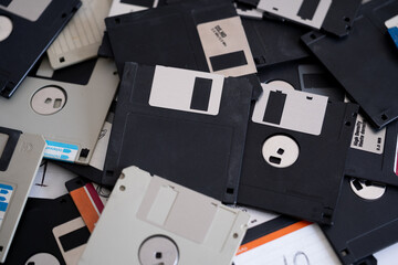 muchos disquetes usados encamados