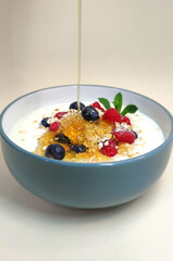 muesli with berries