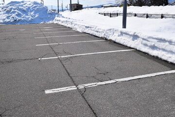 除雪した豪雪地方の駐車場