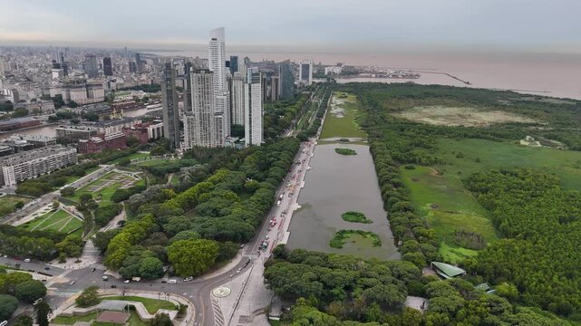 Edificios y torres rascacielos entre Puerto Madero y la Costanera, Buenos Aires, Argentina. Paisaje urbano, arquitectura moderna.
