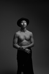 Modelo masculino corpo muscular 
