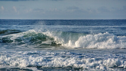 Fototapeta premium Waves breaking just off the beach in Zipolite, Mexico
