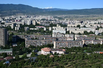 Obraz premium City in the mountains near the Tbilisi sea