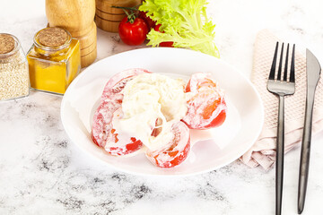 Salad with sliced tomato and stracciatella