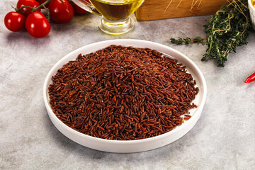 Red raw dry rice gor cooking