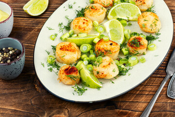 Seafood, roasted scallops.