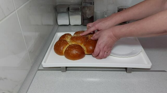 Soft Fluffy Homemade Buns: Easy Recipe