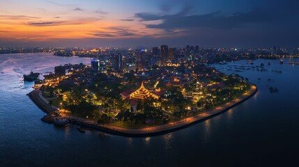 Fototapeta premium Panoramic Aerial View of Phnom Penh's Skyline at Dusk