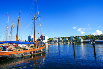 Obraz premium View of the historic harbor of the city of Flensburg and the surrounding landscape. Flensburg harbor on the fjord. 