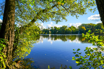 View of the green pond in Glücksburg and the surrounding nature.
