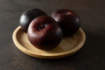 A view of a plate of black plums.