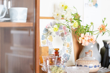 艶のあるラナンキュラスと北欧のインテリア