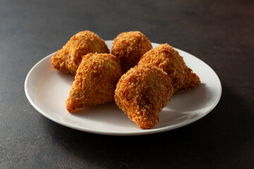 A view of a plate of croquettes.