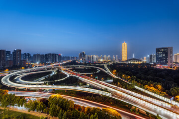 Obraz premium Night view of CBD and overpass in Zhengdong New District, Zhengzhou, Henan, China