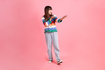 20s woman in winter clothes