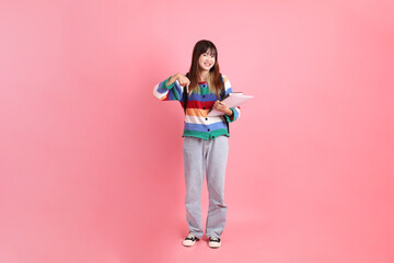 20s woman in winter clothes