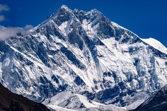 Lhotse, Lhotse Middle, Lhotse Shar, Lhotse fourth highest Mountain on Earth, Himalay, Elevation of the Main Peak of Lhotse 8516 m, Khumbu, Khumbu Valley, Glacier, on the Way tot he Everset Base Camp, 