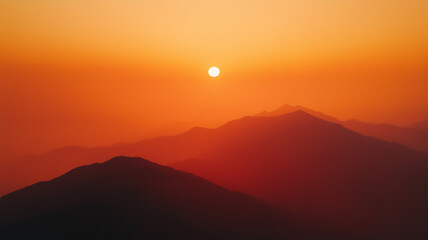Fototapeta premium 山火事の煙で染まる夕空と稜線の幻想的コントラスト