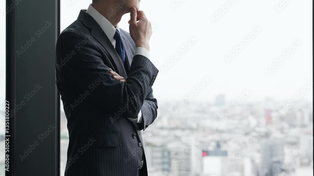 Poster 悩む、ビジネスパーソン、疑問、転職、不満、心配、経営者、社長、管理職、ストレス、考える、悩み、困る、不安、トラブル、問題、課題、憂うつ、落ち込む、がっかり、残念、緊張、プレッシャー、失敗、コピースペース、展望、予測、将来、未来、企業、経営、マネジメント、高層ビル、社会、オフィス、仕事、人手不足、孤独、スーツ、疲労、疲れ、ミドルエイジ、クライシス、イライラ、迷う、検討、60p、スローモーション、人物