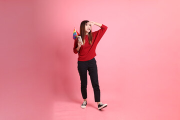 20s woman in red t-shirt