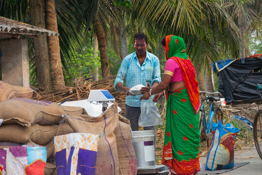 A woman collecting ration from the ration distributor