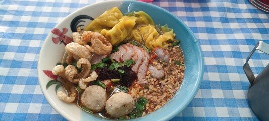 Tom Yum Wonton Noodles