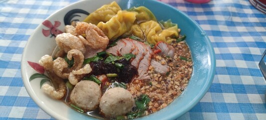 Tom Yum Wonton Noodles