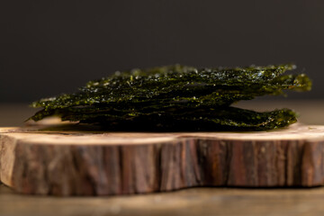natural green algae that are used to prepare Japanese dishes