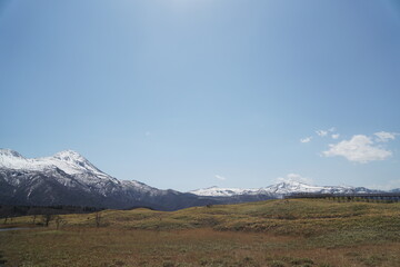 Fototapeta premium Snow-covered Shiretoko mountains and blue sky