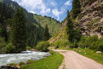 Obraz premium Altyn-Arashan high-mountain gorge in Kyrgyzstan