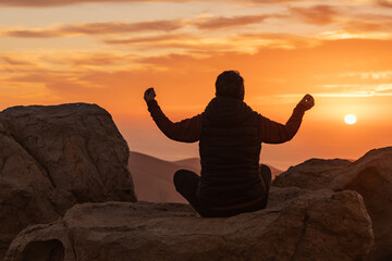 Reflexiones al atardecer desde la cima 