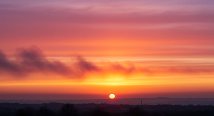 Obraz premium Soft, blurred sunset sky background with pastel colors, perfect for serene, calming, and peaceful designs.