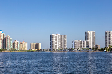 Fototapeta premium skyline of Miami with ocean